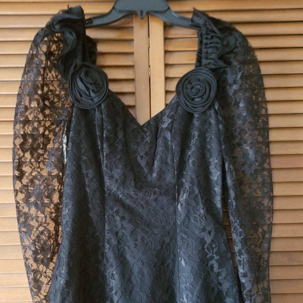 Dress - Picture 2 of 4